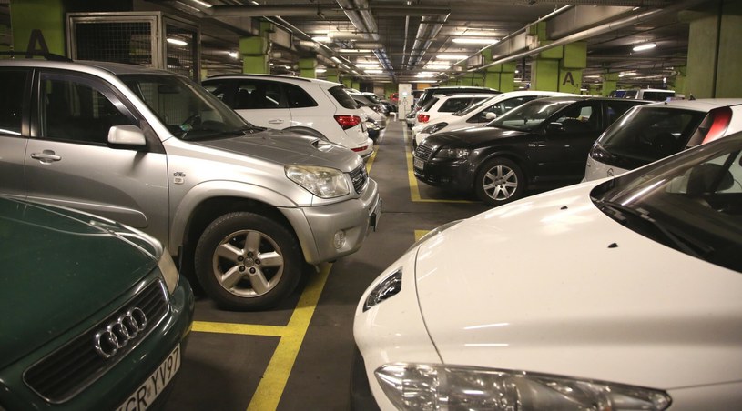 Ryzyko zawalenia parkingów samochodowych mogą zwiększać auta elektryczne. /Mateusz Kotowicz/REPORTER /East News