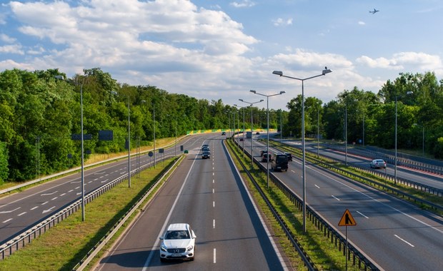 Ryzykował życiem. Pieszy na pasie awaryjnym S8 