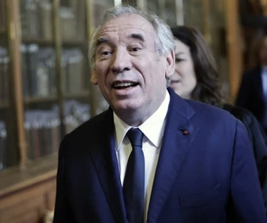 Ryzykowny krok premiera Francji. Może grozić upadkiem rządu