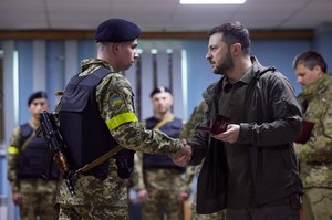 "Ryzykujecie życiem dla nas i państwa". Wołodymyr Zełenski z wizytą w obwodzie charkowskim