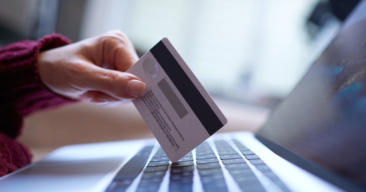 "Rz": Rząd szykuje podatek dla e-handlu. Zyskają chińskie platformy? /123RF/PICSEL