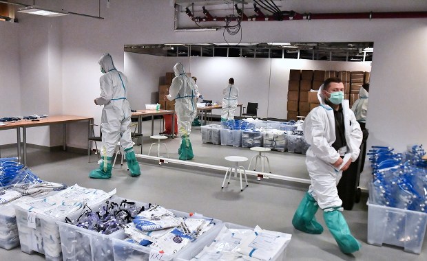 "Rz": Rząd ukrywa koszty szpitali polowych dla leczonych na Covid-19 