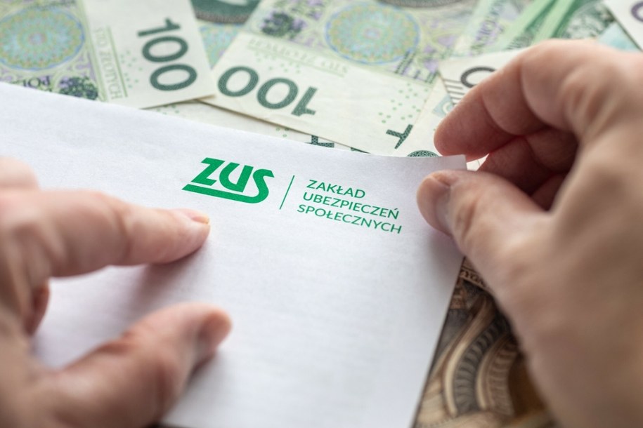 "Rz": ZUS przejmuje rozliczanie składek /ARKADIUSZ ZIOLEK/East News /East News