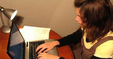 Rząd chcce rozdawać dzieciom laptopy juz od 2009 roku | Sanja Gjenero /stock.xchng
