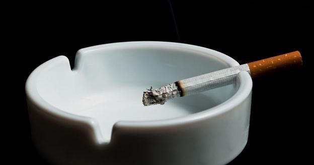 Rząd chce podwyższyć akcyzę na papierosy o 5 proc. od początku 2014 r. /&copy;123RF/PICSEL