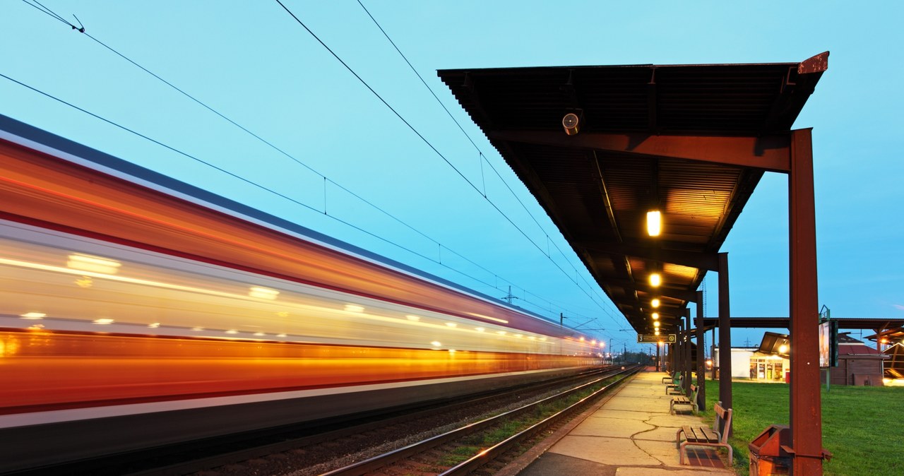 Rząd chce połączyć polskie miasta szybką koleją /123RF/PICSEL