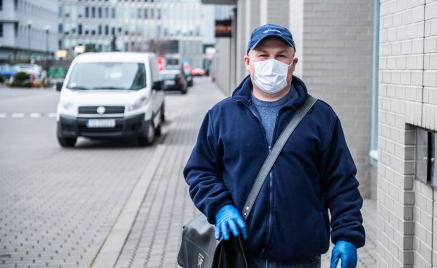 Rząd chce zaoferować listonoszom wysokie premie za wybory "kopertowe"