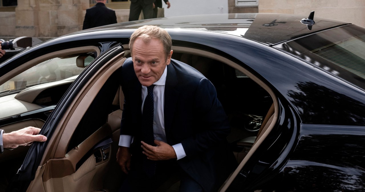 Rząd Donalda Tuska ogłosił przetarg na nowe samochody dla ministerstw i ważnych instytucji /IAKOVOS HATZISTAVROU /AFP