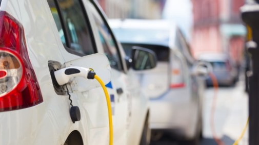 Rząd dopłaci do samochodów elektrycznych kosztujących do 125 tys. zł