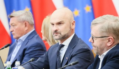 Rząd i Brzoska odkrywają karty. Pomysły deregulacyjne i "czerwona lista"