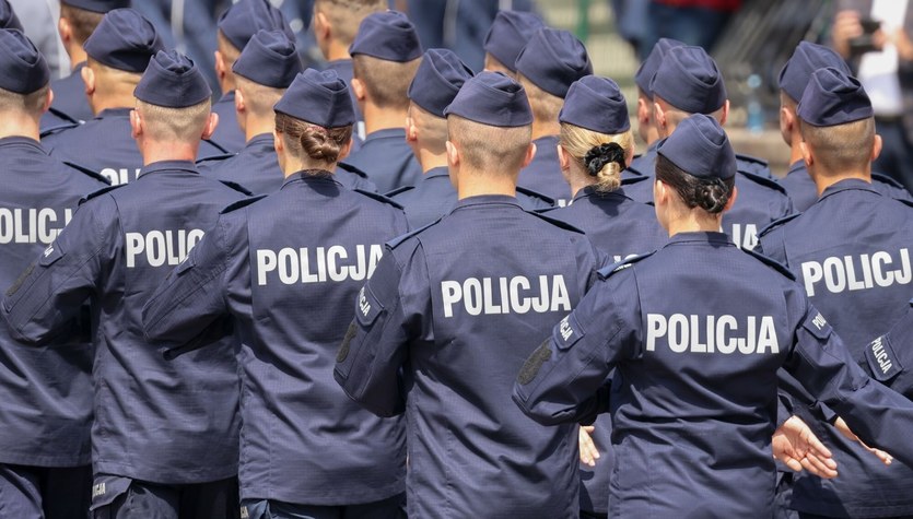 Rząd ma co świętować. Koniec zapaści w policji? 