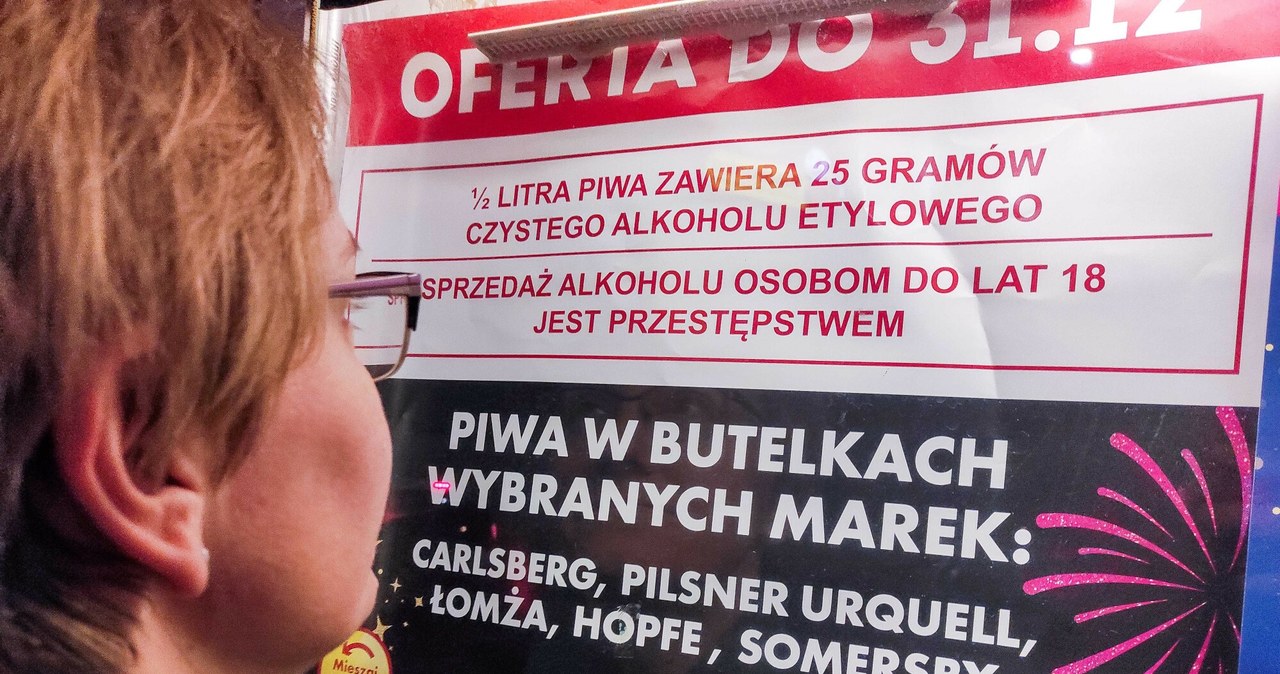 Rząd ma rozważać zakaz promocji na napoje alkoholowe /Piotr Kamionka/REPORTER /Reporter