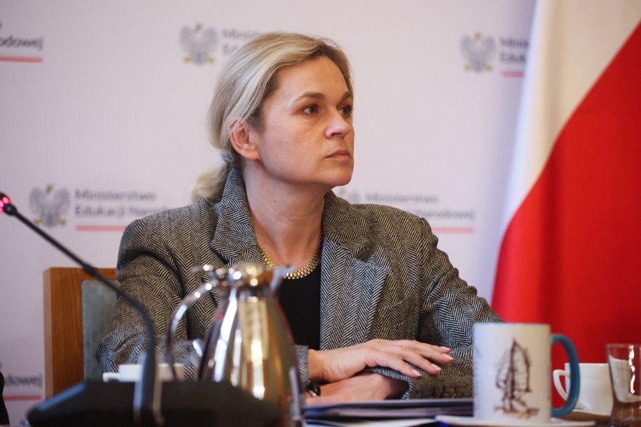 Rząd nie przewiduje rekompensat dla samorządów za dodatkowe lekcje religii /Leszek Szymański /PAP