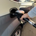 Rząd obniża ceny paliw. Taniej tuż przed świętami