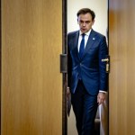 Rząd odkłada kluczową reformę. Weta prezydenta to niejedyny problem