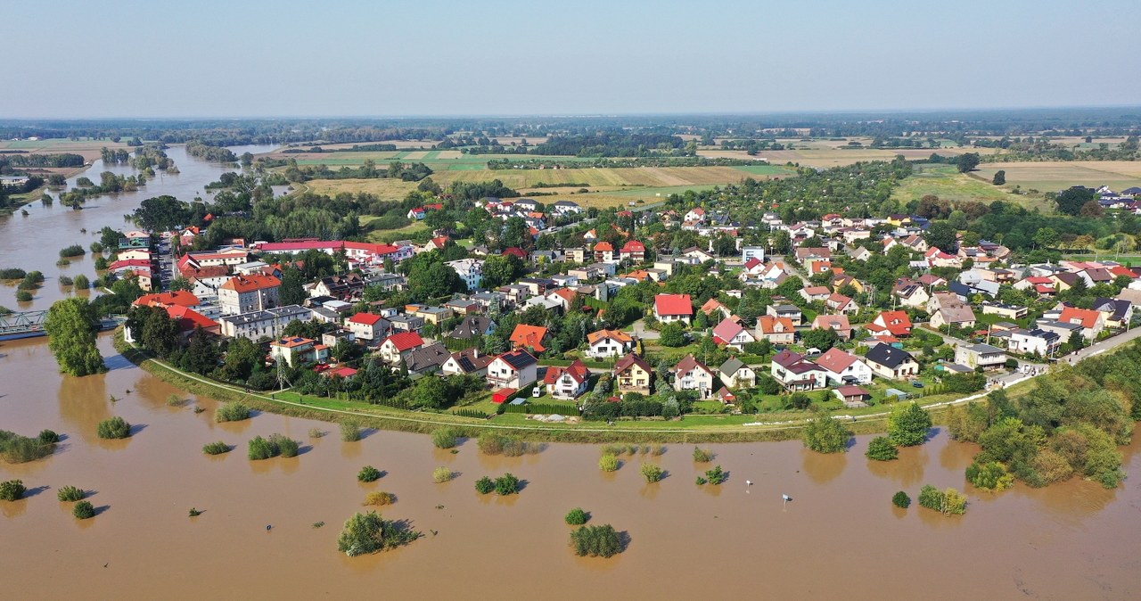 Rząd pokazał projekt specustawy powodziowej /Maciej Kulczyński /PAP