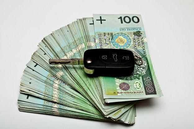 Rząd polski chce czasowego ograniczenia prawa do pełnego odliczenia VAT przy nabyciu samochodu /&copy;123RF/PICSEL