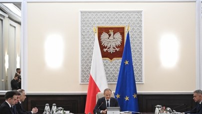Rząd przyjął projekty ustaw ws. obniżenia cen paliw