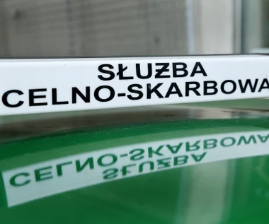 ​Rząd przyjął rozporządzenie dot. wynagrodzeń funkcjonariuszy Służby Celno-Skarbowej