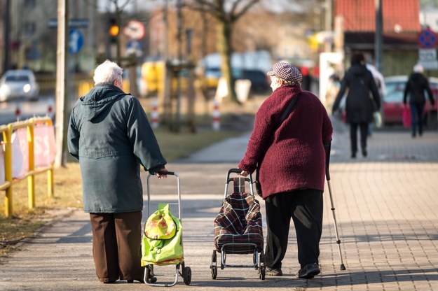 Rząd przyjął we wtorek projekt ustawy o emeryturach i rentach z Funduszu Ubezpieczeń Społecznych /Tytus Żmijewski /PAP