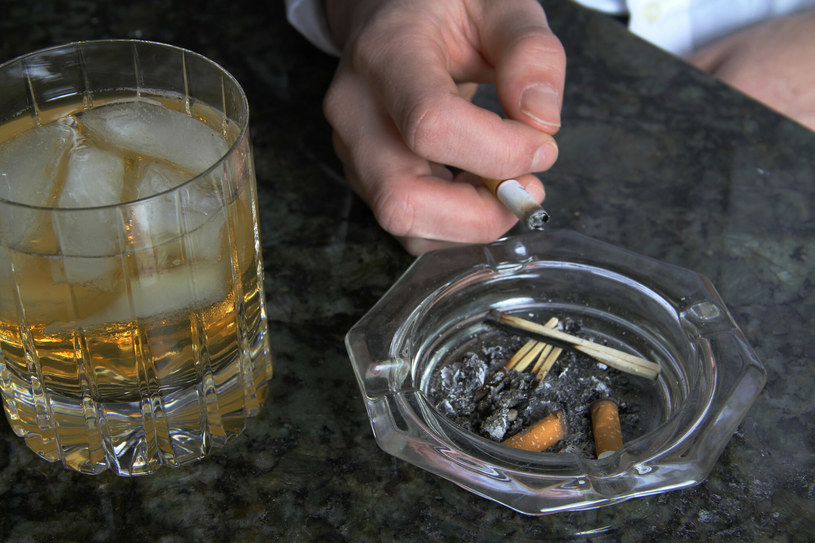 Rząd szykuje podwyżkę akcyzy na papierosy i alkohol /Science Source/Photo Researchers /East News