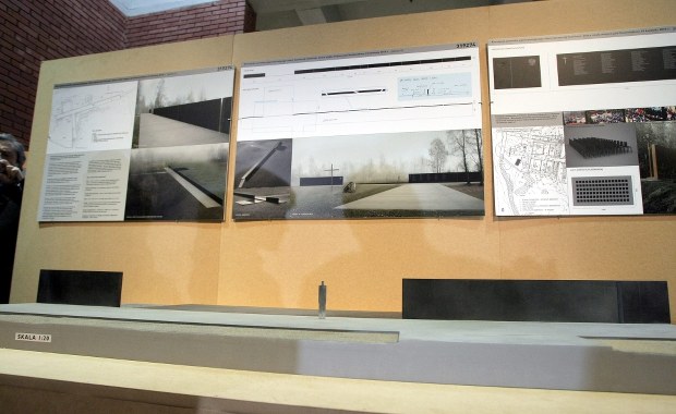 Rząd wiedział o zmianach ws. pomnika smoleńskiego? 