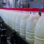 Rząd wpisał mleczarnie na specjalną listę. "Może wpłynąć na poprawę sytuacji"