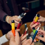 Rząd wprowadza zakaz sprzedaży jednorazowych e-papierosów. A to nie koniec restrykcji