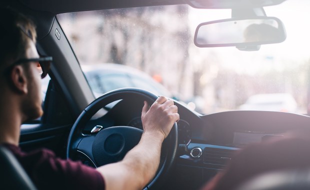 Rząd wraca do pomysłu "twój samochód - twój mandat" 