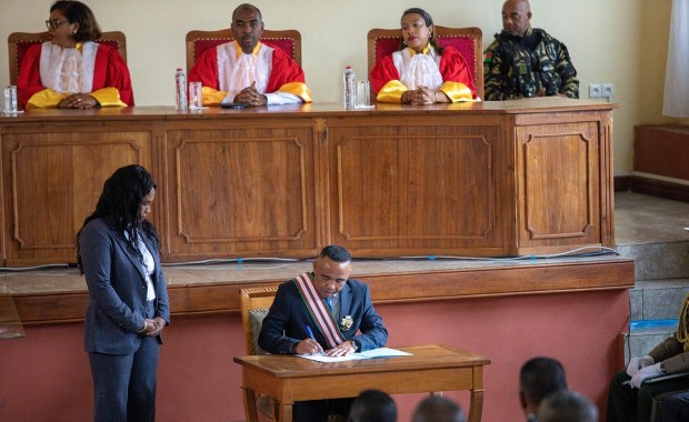 Rząd wybrany przez... wariograf. Każdy minister przebadany 