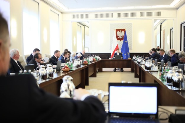 Rząd zajął się projektem ustawy powołującej państwową komisję ds. pedofilii /Leszek Szymański /PAP