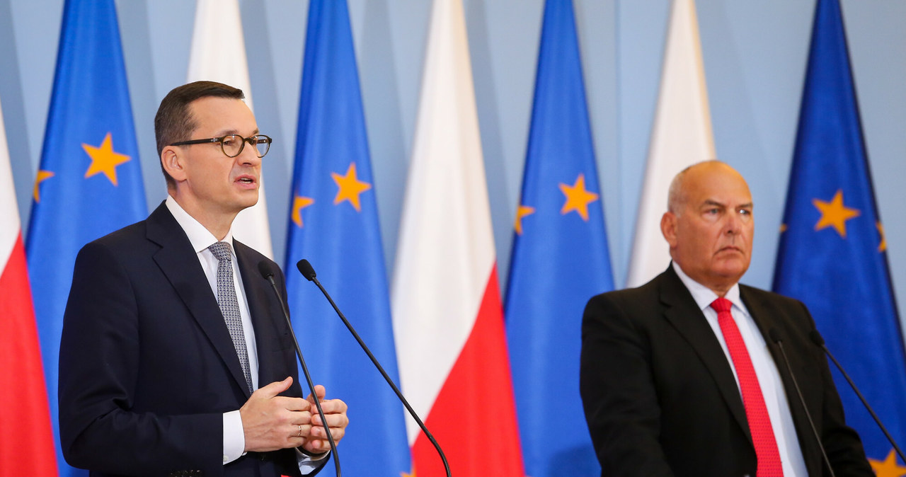 Rząd zajmie się przyszłorocznym budżetem. Na zdj. premier Mateusz Morawiecki i minister finansów Tadeusz Kościński /Tomasz Jastrzębowski /Reporter