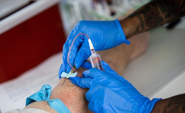 Rząd zapowiada badania przesiewowe. Grzesiowski: Wyrzucanie pieniędzy