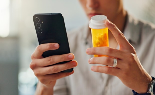 ​Rząd zapowiada walkę ze znachorami. Nie wszyscy posłowie poprą "Lex szarlatan"