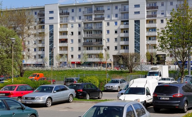 Rząd zmienia zdanie. Nie będzie zniesienia limitu miejsc parkingowych