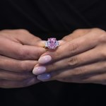 Rzadki różowy diament wystawiony na aukcję w Nowym Jorku. Jest wart 35 mln dolarów
