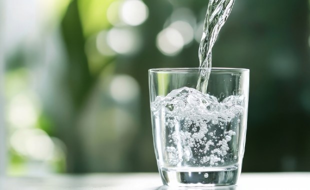 Rzadko sięgasz po wodę? Pracujesz na cukrzycę i nadciśnienie