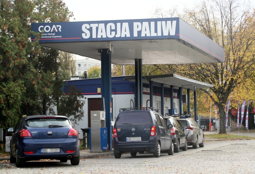 "Rządowa" stacja paliw znajduje się w Warszawie przy ulicy Powsińskiej 69/71. Jej dystrybutory są odporne na awarie /Piotr Molecki /Agencja SE/East News