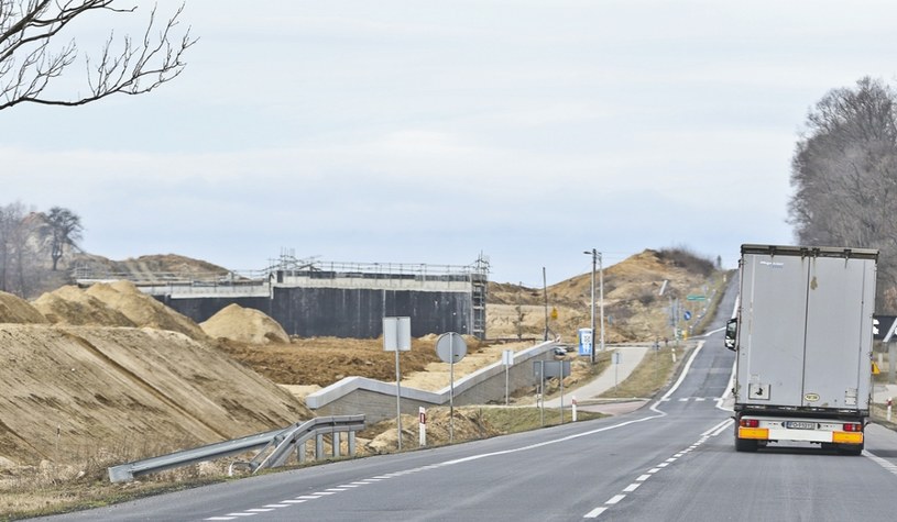 Rządowi zaczyna brakować pieniędzy na budowę dróg /Piotr Jędzura /Reporter
