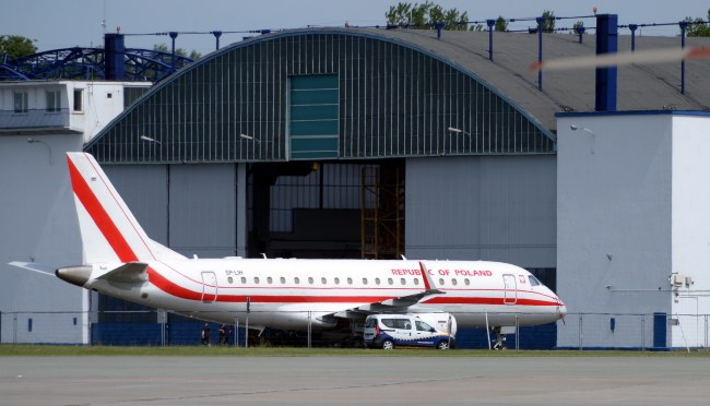 Rządowy embraer /Jacek Turczyk /PAP