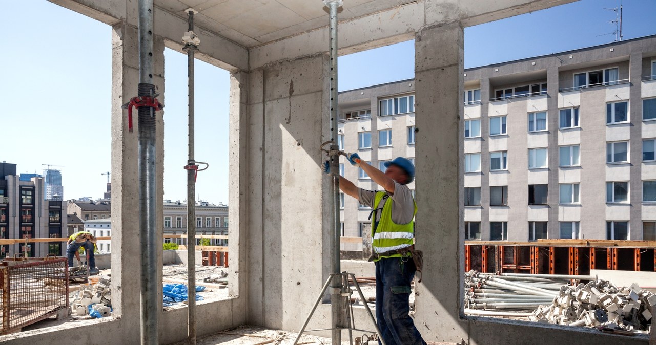 Rządowy projekt przewiduje zwiększenie środków na budownictwo społeczne /123RF/PICSEL