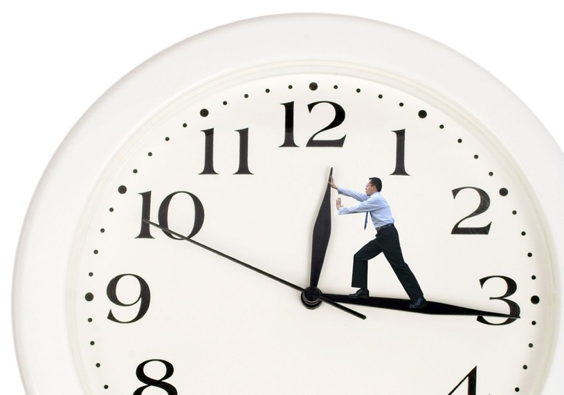 Rządowy projekt zmian w Kodeksie pracy wprowadza dłuższe okresy rozliczeniowe oraz ruchomy czas pracy /123RF/PICSEL