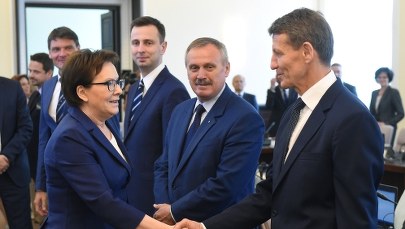 Rządowy przetarg na samochody zawieszony