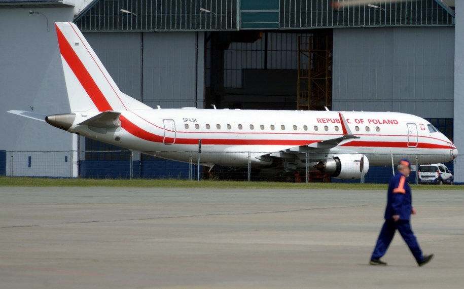 Rządowy samolot Embraer 175, który uległ awarii podczas startu /Jacek Turczyk /PAP