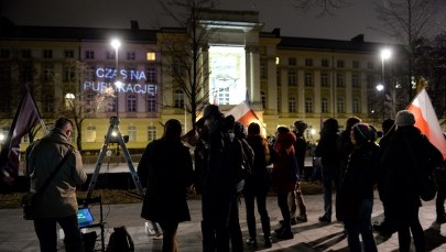 "Rządzie, publikuj!". Protest przed kancelarią premiera