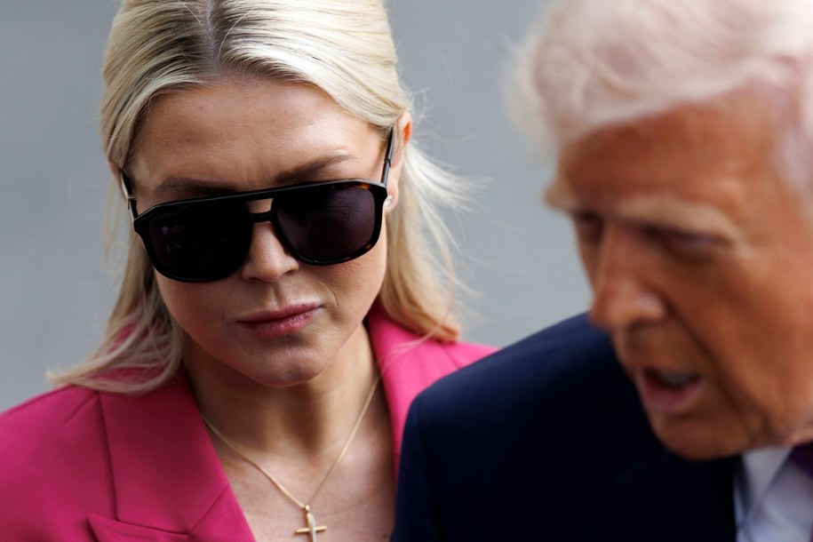 Rzeczniczka Białego Domu Karoline Leavitt z prezydentem USA Donaldem Trumpem /	WILL OLIVER /PAP