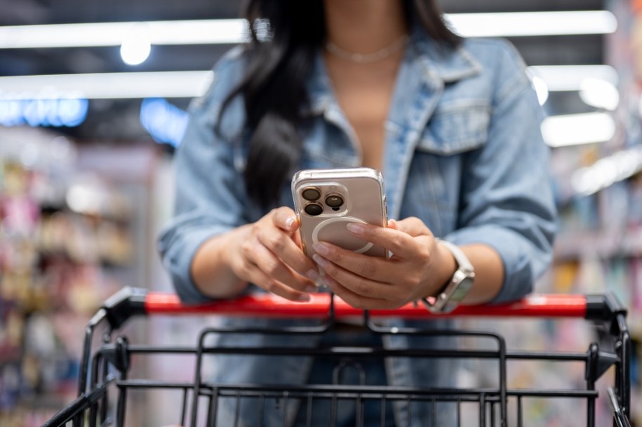 Rzecznik Finansowy ostrzega ws. niespodziewanych przelewów BLIK /Shutterstock