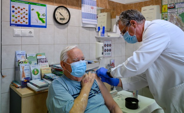 Rzecznik KE nie wyklucza, że będą opóźnienia w produkcji szczepionek