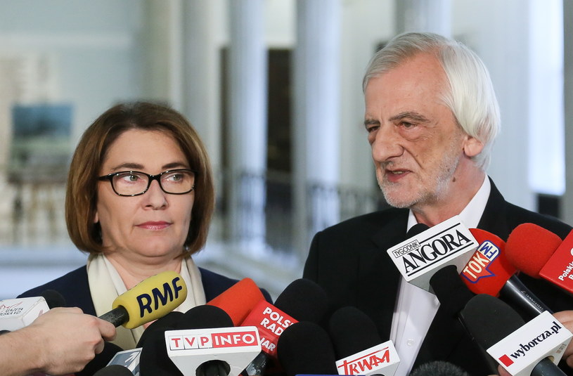 Rzecznik PiS Beata Mazurek (L) i wicemarszałek Sejmu Ryszard Terlecki (P). Fot. Paweł Supernak /PAP