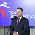 Rzecznik PiS ogłosił, decyzja zapadła. Kto nie podpisze, wyleci z partii